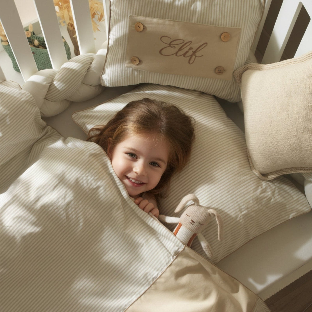 Personalisiertes Baby-Kissen mit Handstickerei – Harmony Strick-Hase – Geburtsgeschenk – Joyful Kids – Foto 2