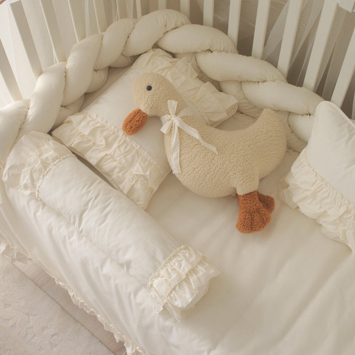 Luna Creme-Rüschen-Baby-Schlafset – Mit Nestchen – Foto 8