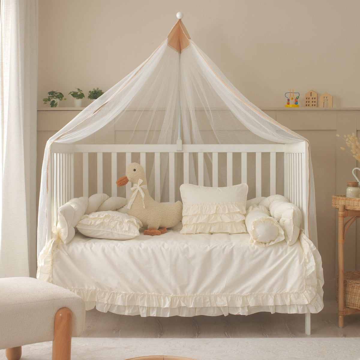 Luna Creme-Rüschen-Baby-Schlafset – Mit Nestchen – Foto 3
