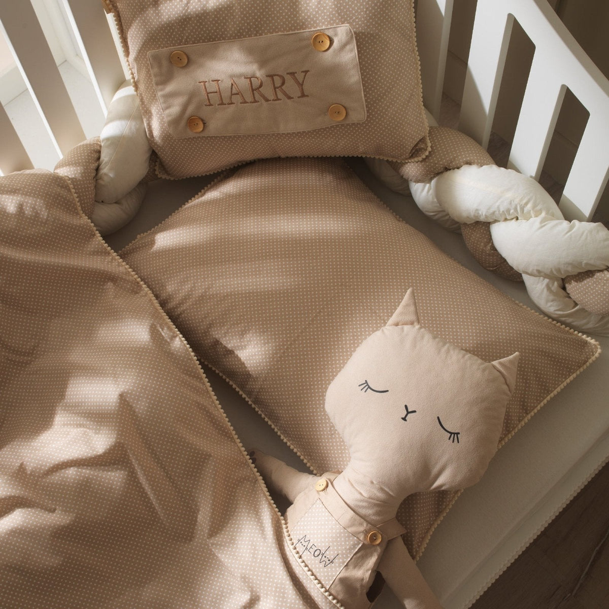 Misty Brown Kopfkissen – Boutique Bommel 50x70 – Neutrales Baby-Kissen – Joyful Kids – Foto 4
