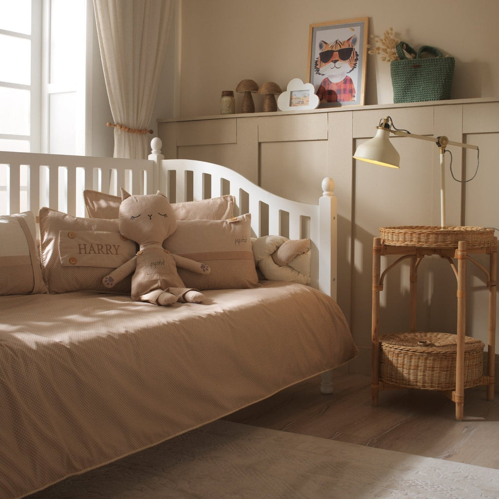 Montessori-Baby-Schlafset – Misty Brown Bommel-Katze – 8-teilig – Joyful Kids – Foto 2