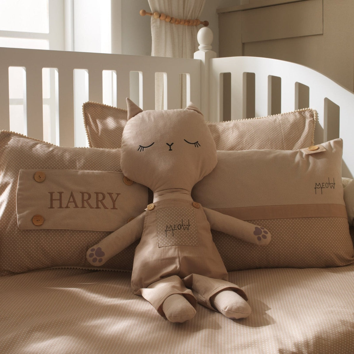 Personalisiertes Baby-Kissen mit Handstickerei – Misty Brown Braune Katze – Geburtsgeschenk – Joyful Kids – Foto 5