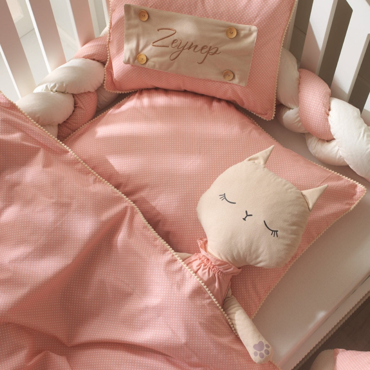 Misty Pink Kopfkissen – Boutique Bommel-Detail 50x70 – Baby-Kissen – Joyful Kids – Foto 4