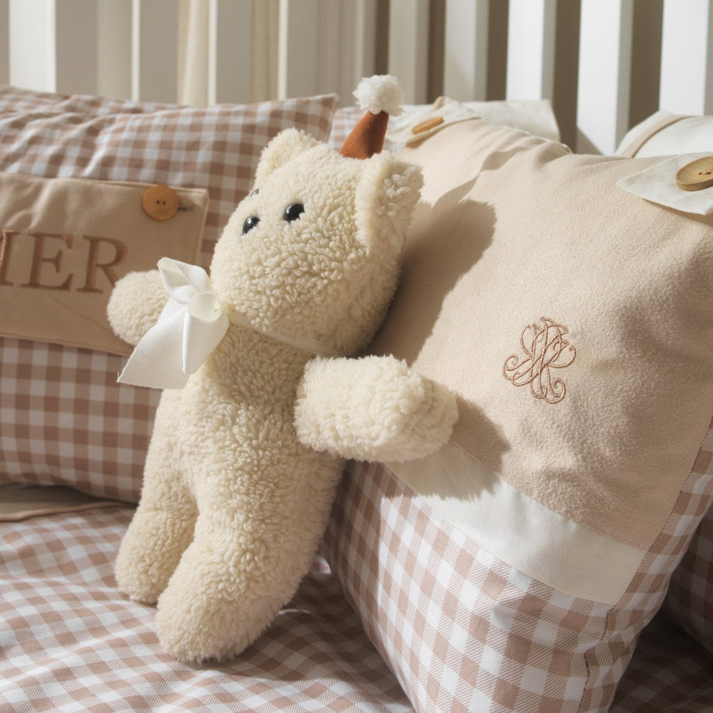 Teddy Dekokissen mit Wappen-Stickerei – 45x35 Boutique – Joyful-Kids-Signatur – Foto 4